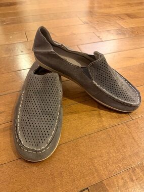 Women’s OluKai Nohea Perf Gray Suede Slip-On Loafer - Size 8